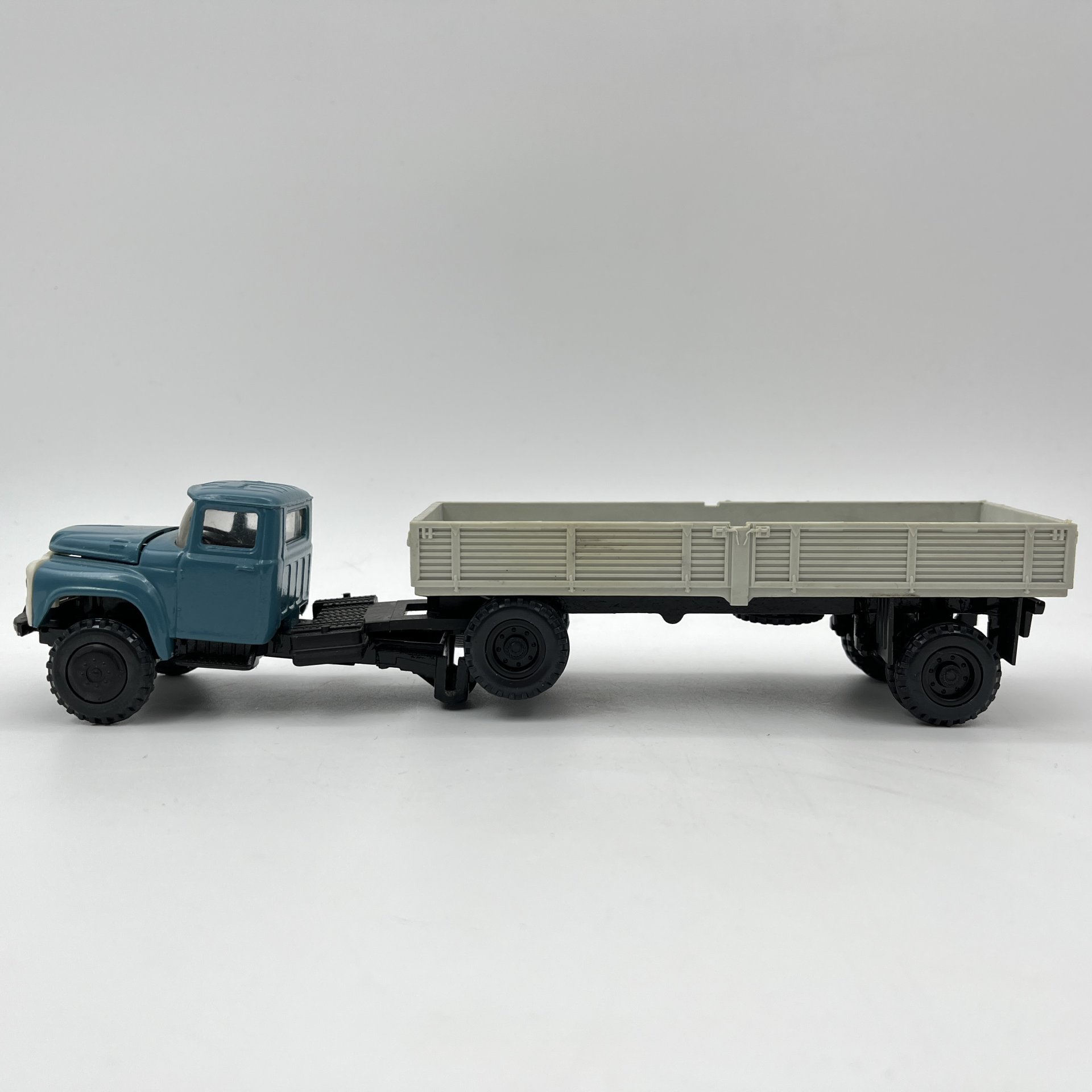 Модель автомобиля "ЗИЛ-130В1", масштаб 1:43
