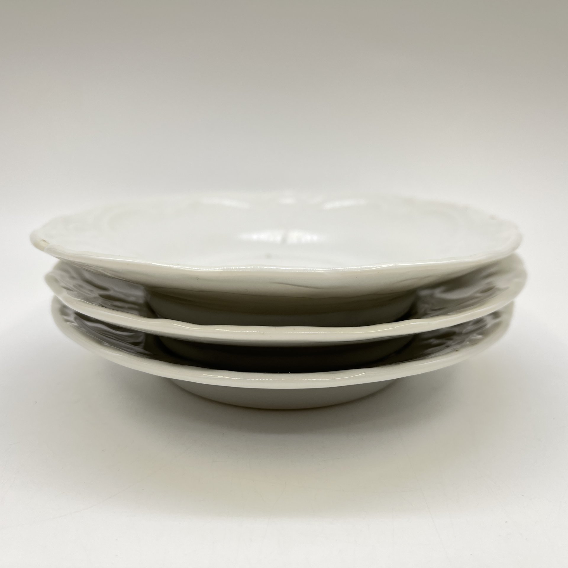 Набор из 3-х блюдец с рельефным декором, фарфор, Thomas Bavaria, Германия, 1908-1939 гг.