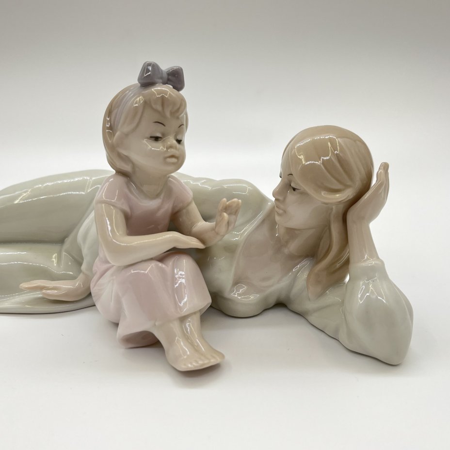 Статуэтка "Девушка с ребенком", фарфор, Pavone, Италия, 2025 г.