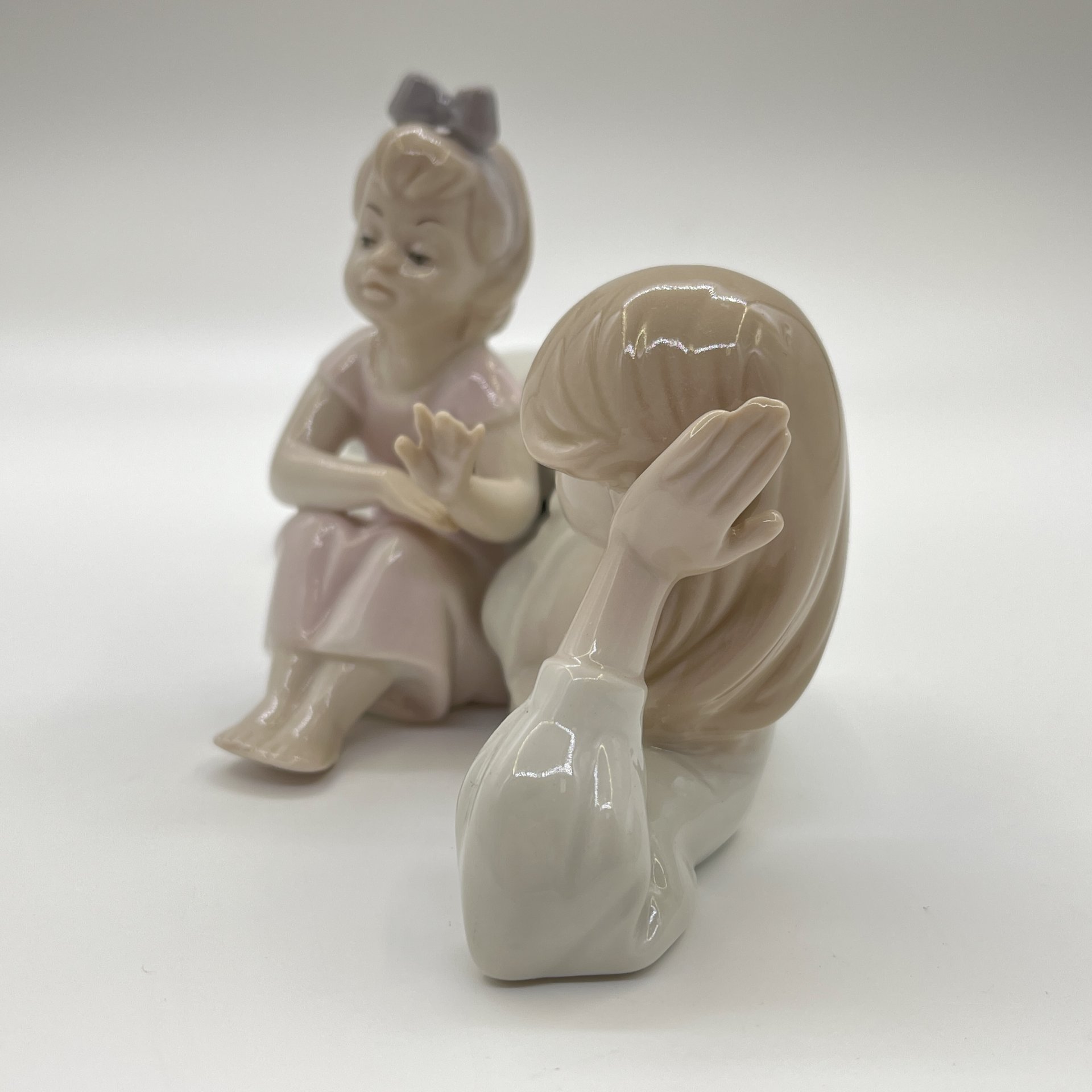Статуэтка "Девушка с ребенком", фарфор, Pavone, Италия, 2025 г.