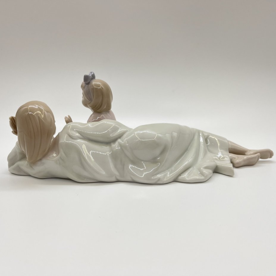 Статуэтка "Девушка с ребенком", фарфор, Pavone, Италия, 2025 г.