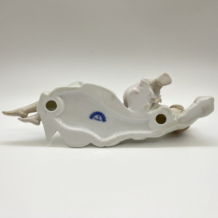 Статуэтка "Девушка с ребенком", фарфор, Pavone, Италия, 2025 г.