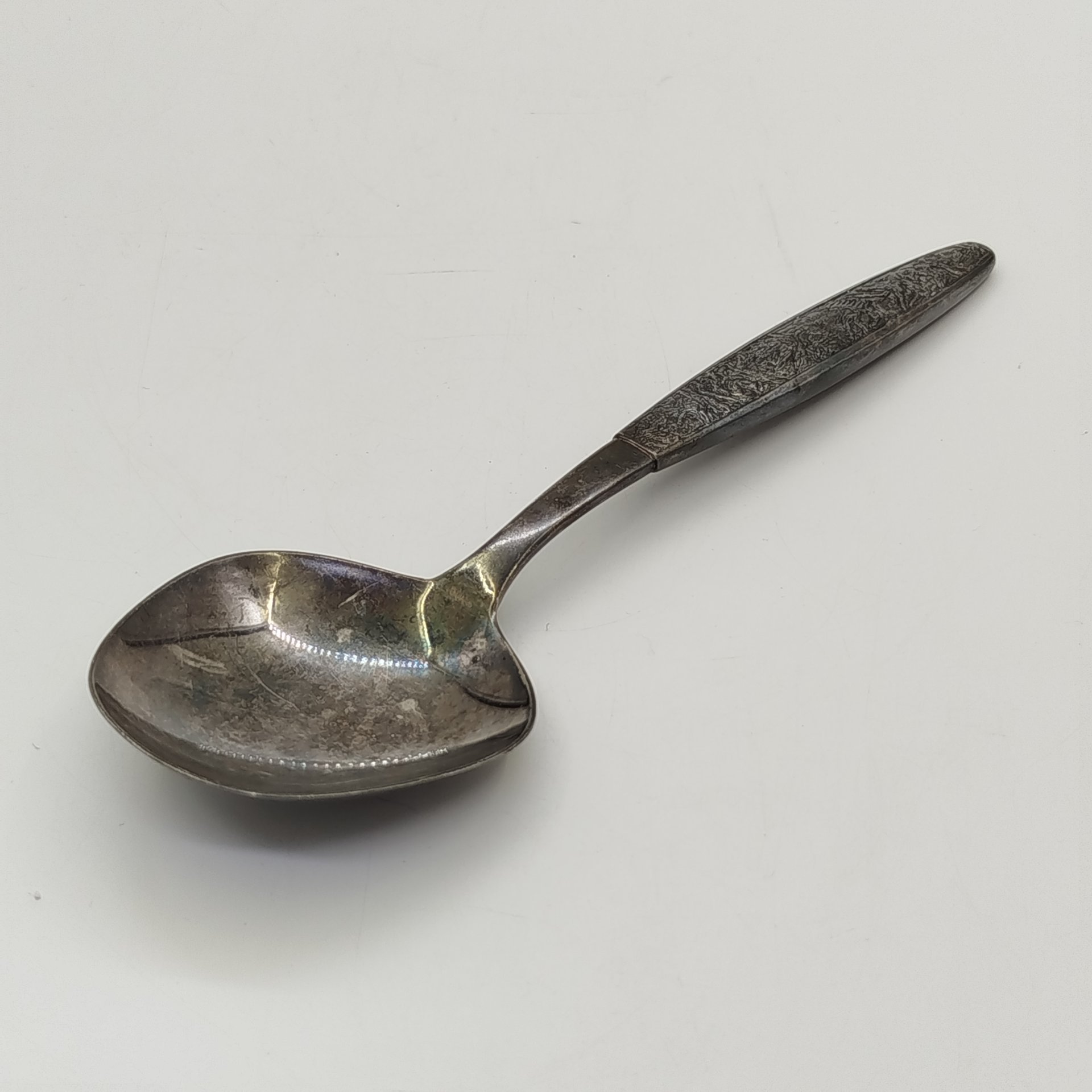 Ложка салатная с рельефным декором на ручке