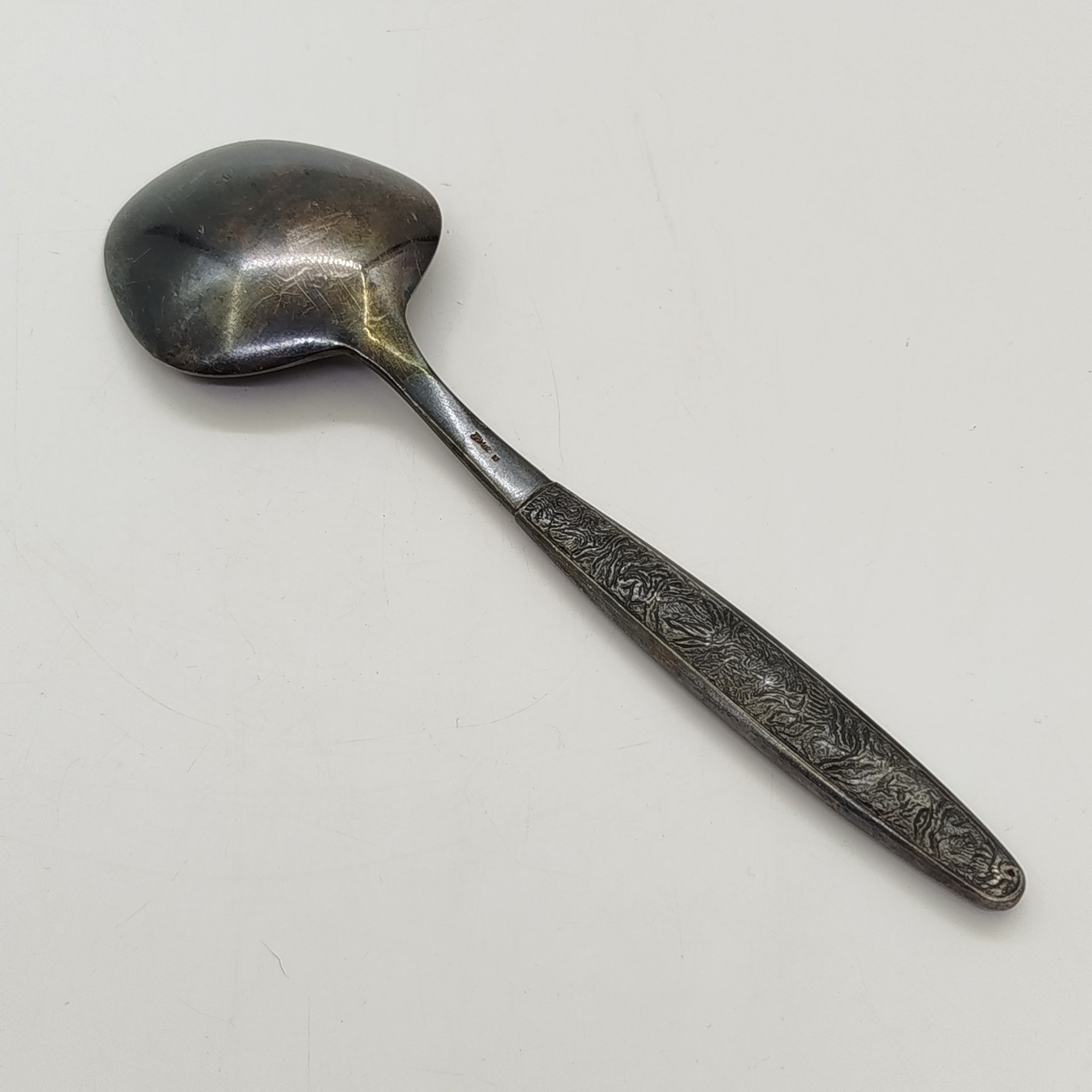 Ложка салатная с рельефным декором на ручке