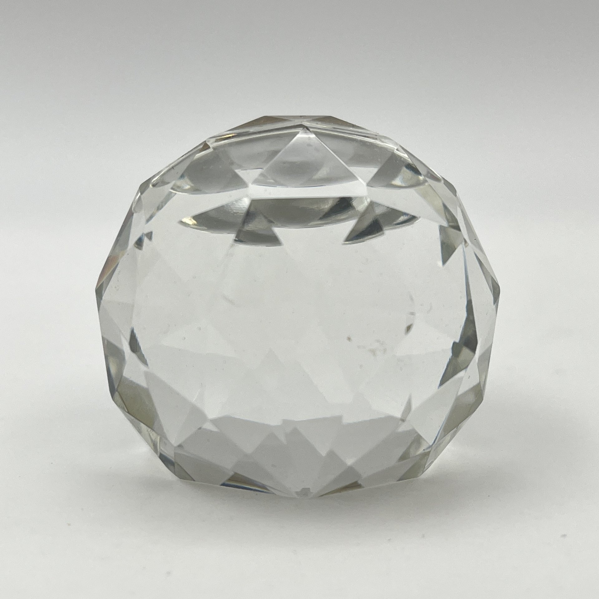 Настольные часы в форме многоугольника