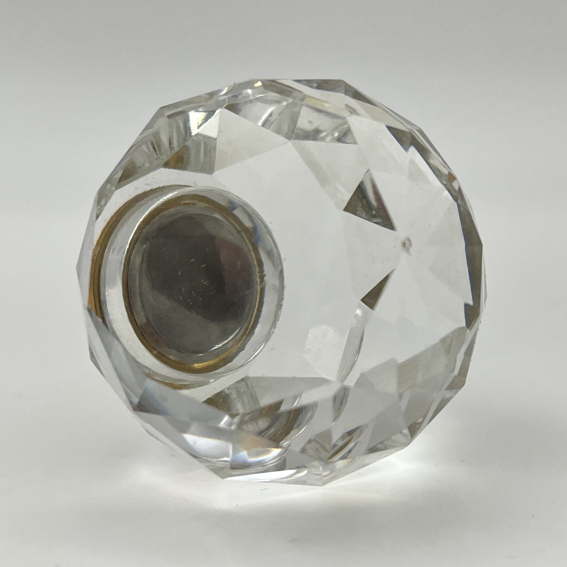 Настольные часы в форме многоугольника