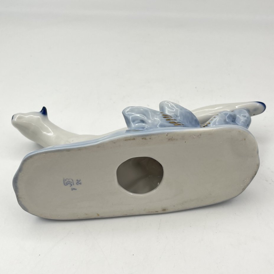 Статуэтка «Горностай», скульптор С.И. Вайнштейн-Мишурина, фарфор, роспись, Фарфоровый завод «Пролетарий» (Бронница, Мста), СССР, 1958-1967 гг.