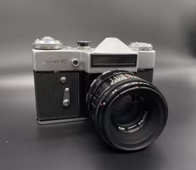 Фотоаппарат "Зенит-Е"  с объективом "Гелиос-44" в оригинальном кофре, Красногорский механический завод (КМЗ)