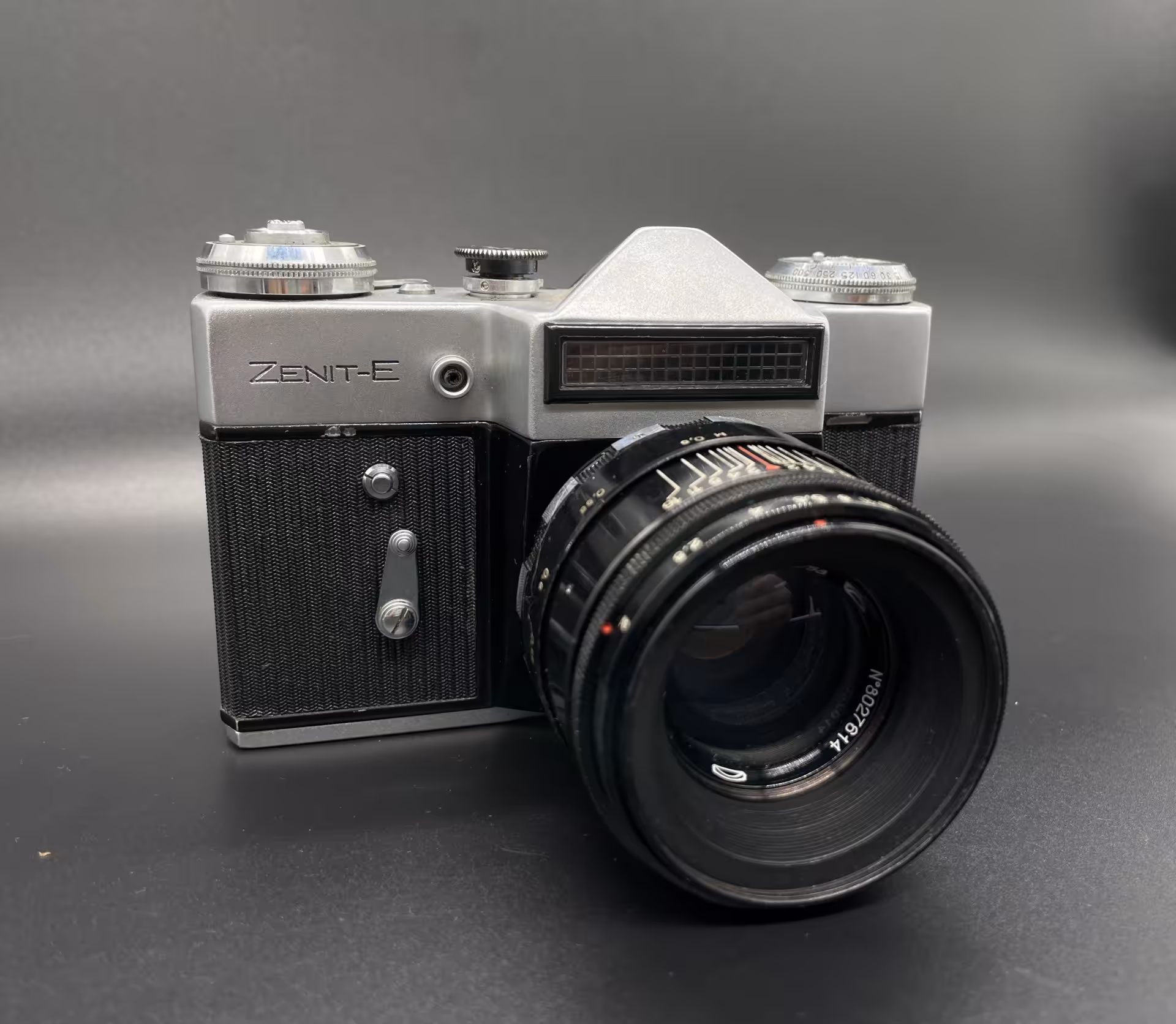 Фотоаппарат "Зенит-Е"  с объективом "Гелиос-44" в оригинальном кофре, Красногорский механический завод (КМЗ)