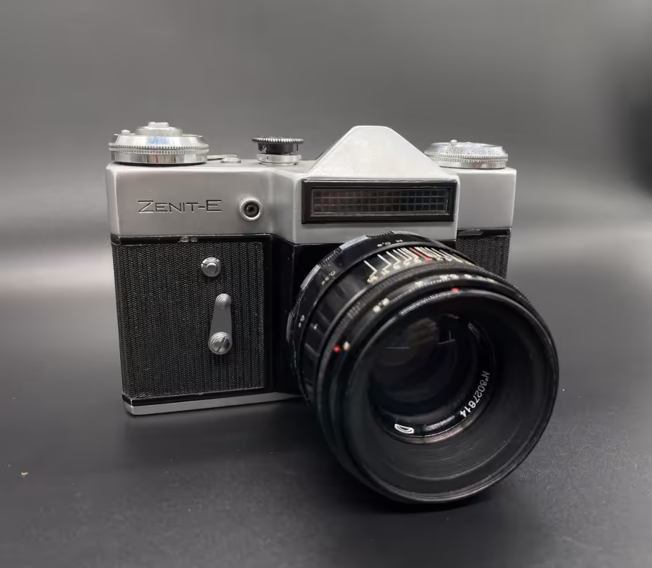 Фотоаппарат "Зенит-Е"  с объективом "Гелиос-44" в оригинальном кофре, Красногорский механический завод (КМЗ)