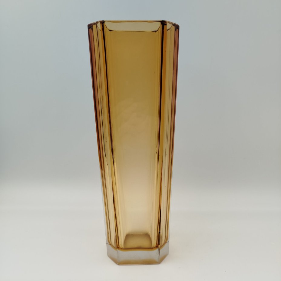 Ваза для цветов "Золотистая", автор Л.О. Юрген, хрусталь, широкая грань, шлифовка, Ленинградский завод художественного стекла (ЛЗХС), СССР, 1960-1980 гг.