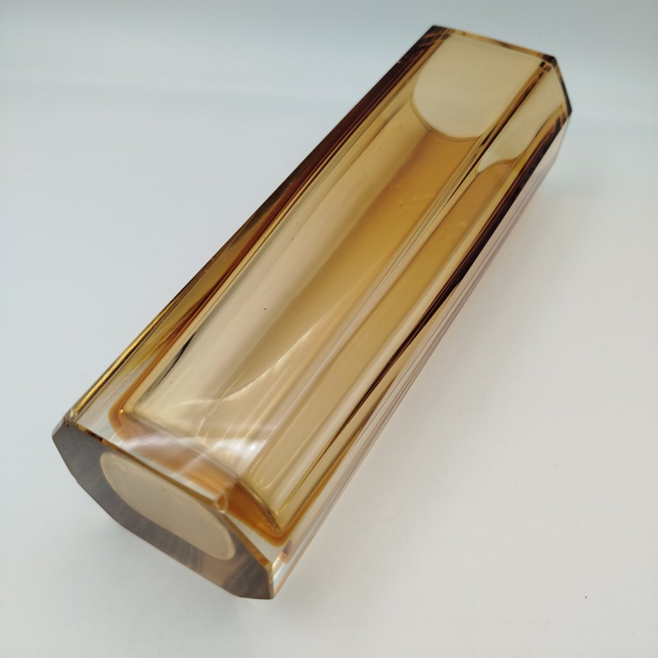 Ваза для цветов "Золотистая", автор Л.О. Юрген, хрусталь, широкая грань, шлифовка, Ленинградский завод художественного стекла (ЛЗХС), СССР, 1960-1980 гг.