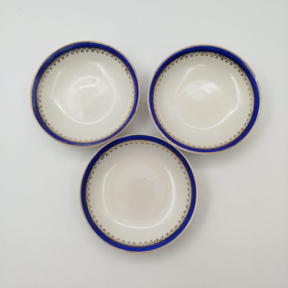 Набор из 3-х розеток, украшенных геометрическим декором [ Клеймо "Серебряный Бор"], фарфор, крытье, золочение, Дулевский фарфоровый завод (Дулёво), СССР, 1955 г.