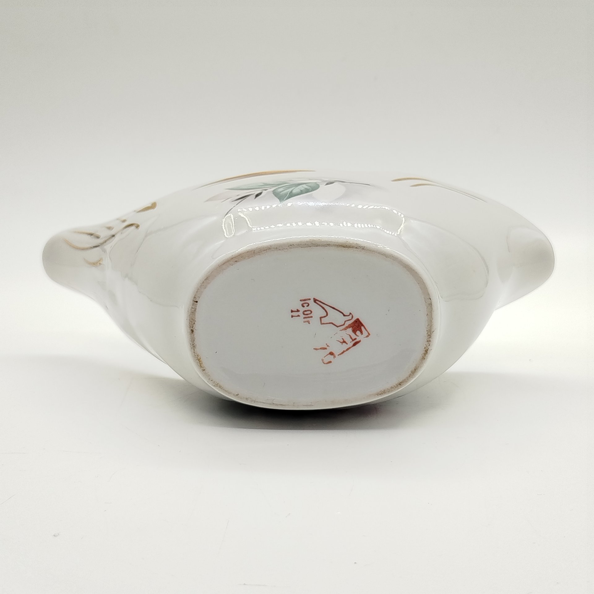 Соусник с цветочным декором, фарфор, деколь, золочение, Дулевский фарфоровый завод (Дулёво), Российская Федерация, 2001 г.