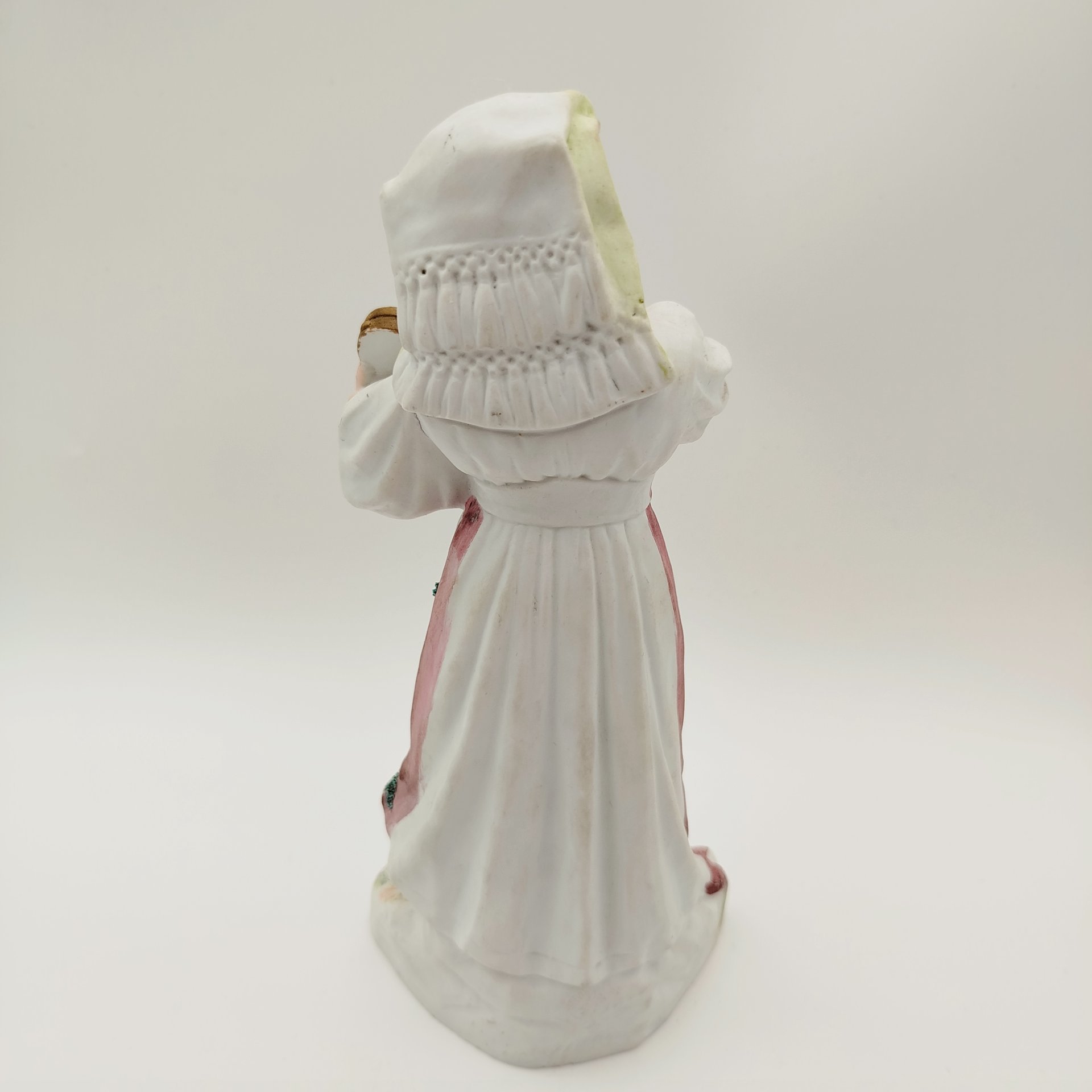Статуэтка "Девушка в национальном костюме с бубном", Heubach Bros, фарфор, роспись, Германия, 1920-1940 гг.