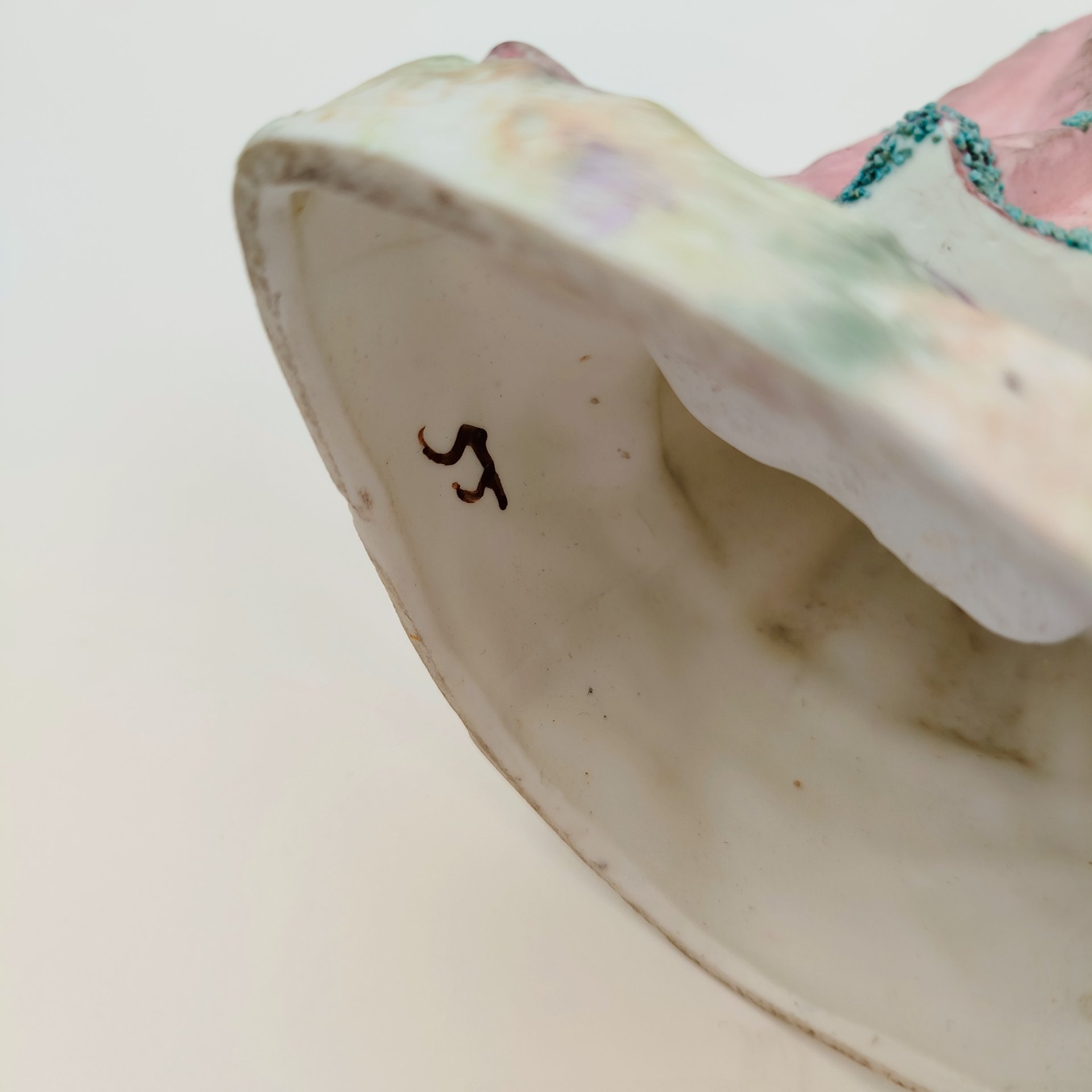 Статуэтка "Девушка в национальном костюме с бубном", Heubach Bros, фарфор, роспись, Германия, 1920-1940 гг.