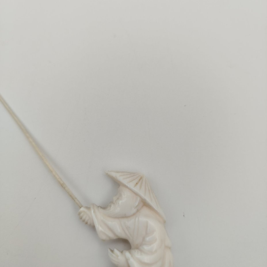 Фигурка рыбака, выполненная из слоновой кости, кость, дерево, Китай, 1940-1960 гг., Китай