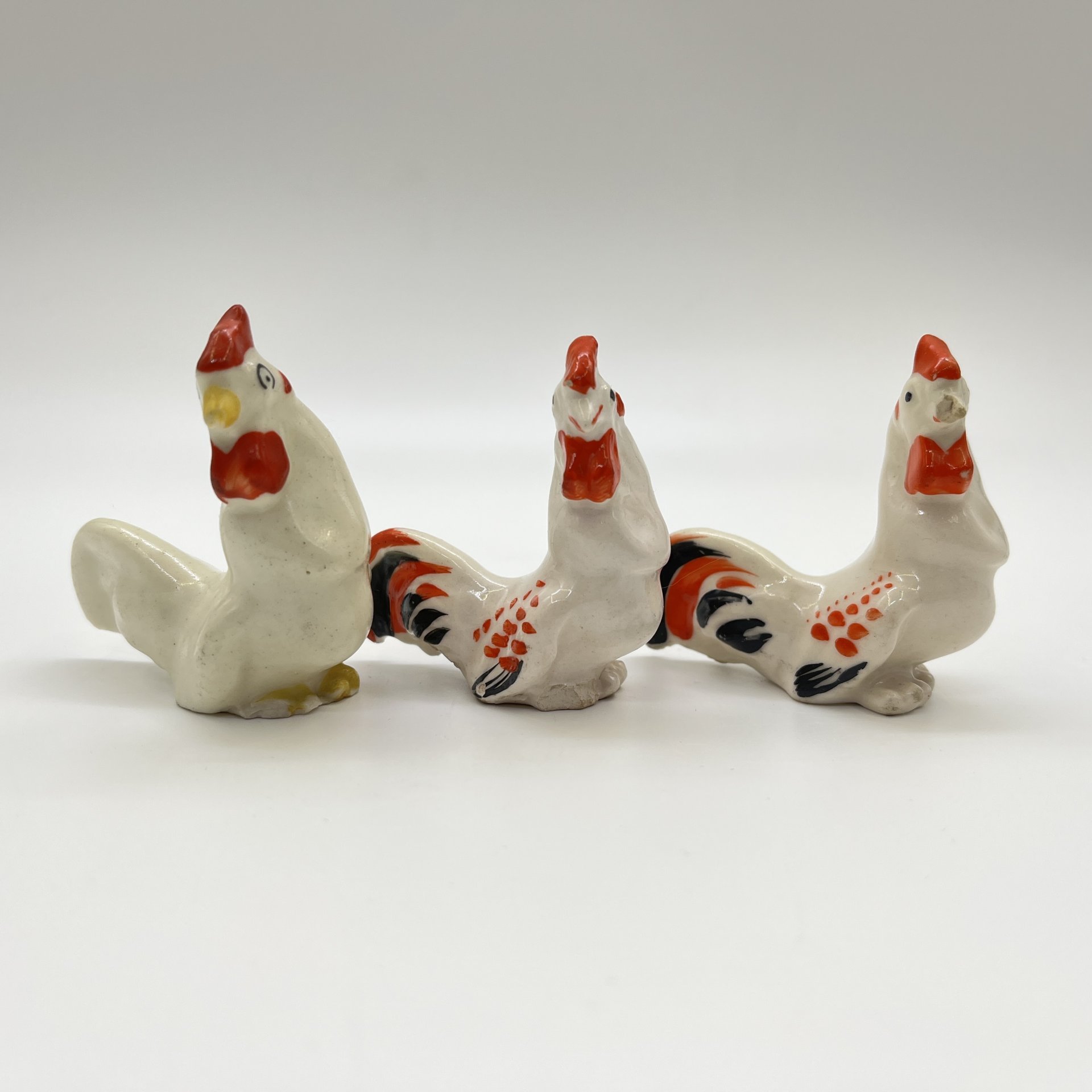 Набор из 3-х статуэток "Петушок" (под реставрацию), фарфор, роспись, Ленинградский фарфоровый завод (ЛФЗ), СССР, 1949-1950 гг.