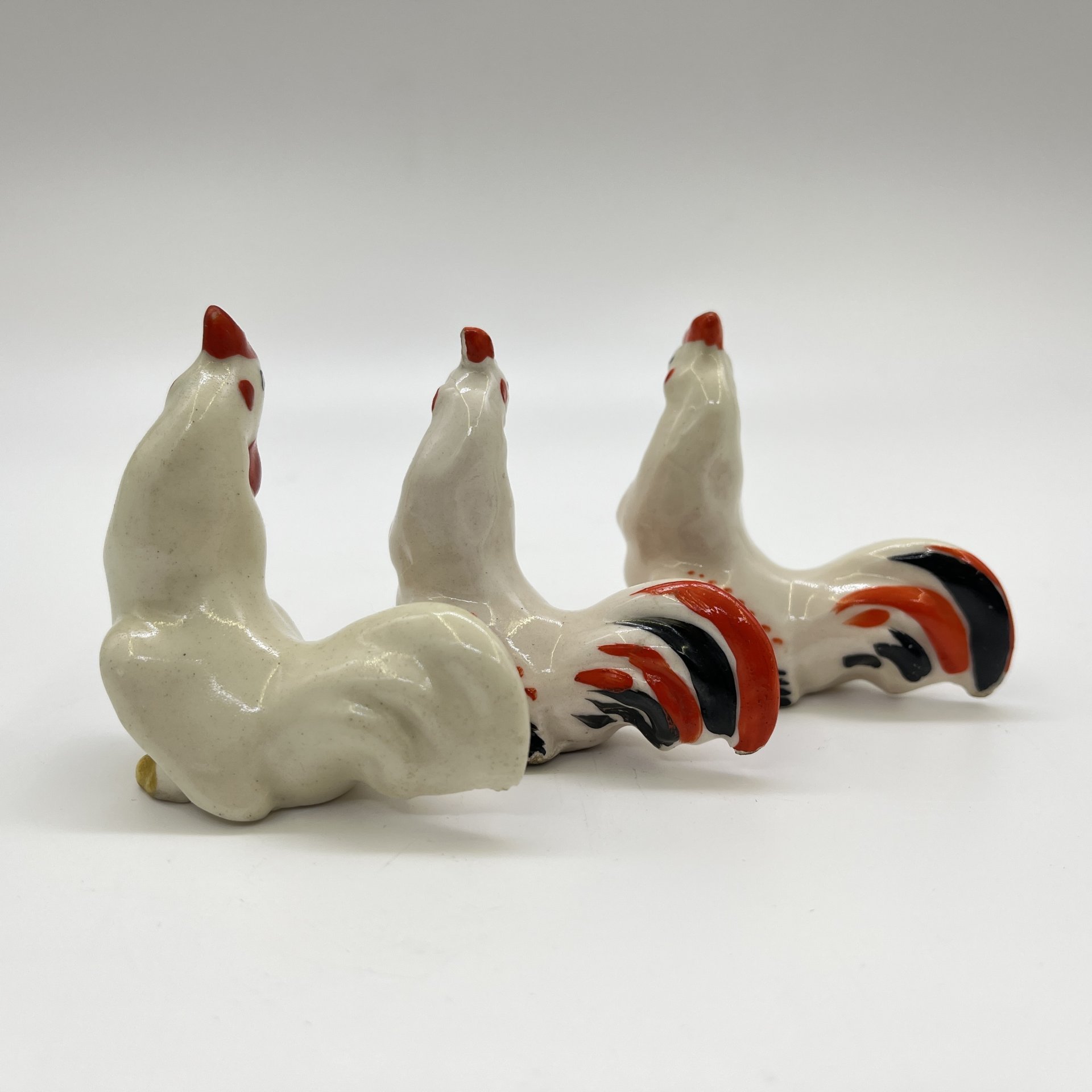 Набор из 3-х статуэток "Петушок" (под реставрацию), фарфор, роспись, Ленинградский фарфоровый завод (ЛФЗ), СССР, 1949-1950 гг.