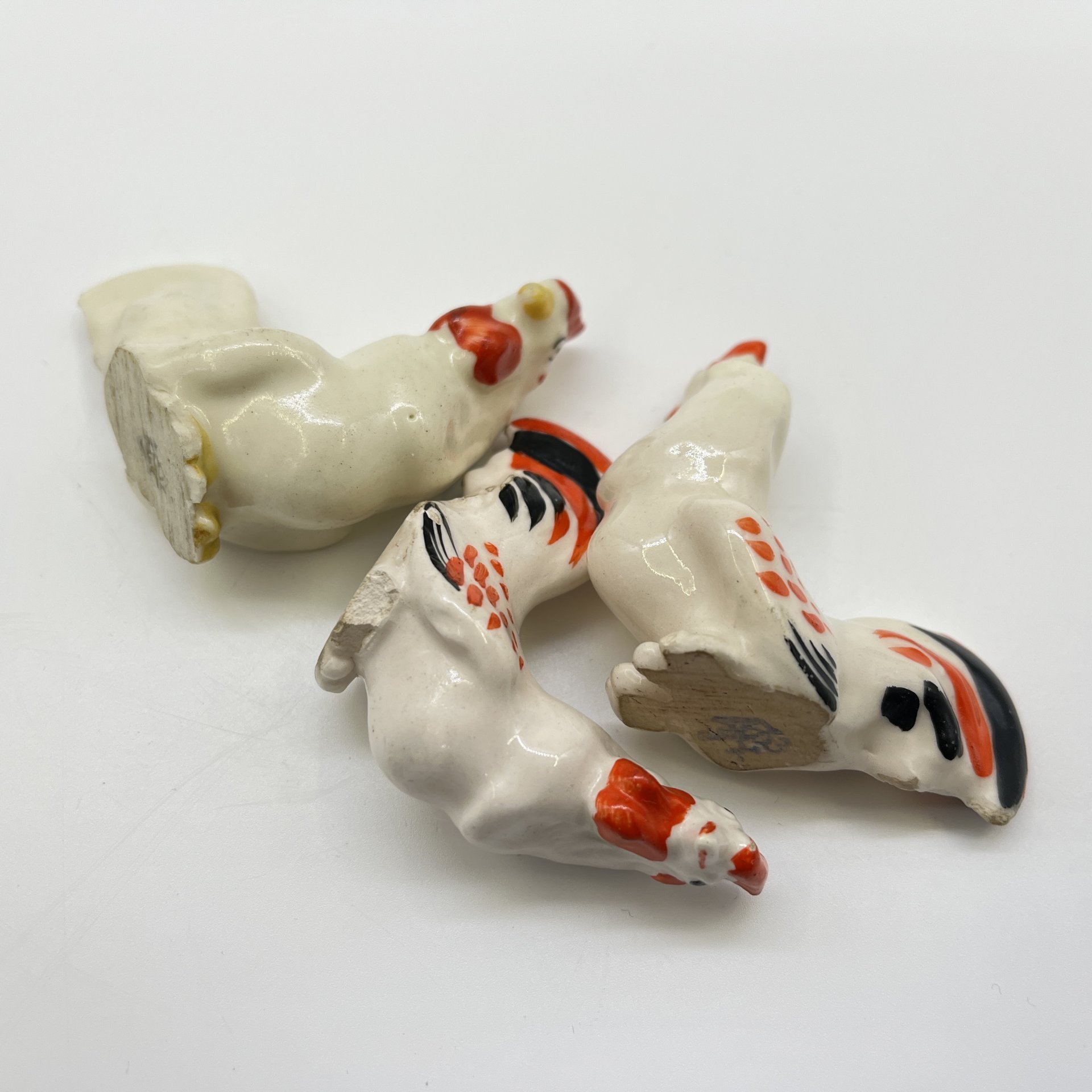 Набор из 3-х статуэток "Петушок" (под реставрацию), фарфор, роспись, Ленинградский фарфоровый завод (ЛФЗ), СССР, 1949-1950 гг.