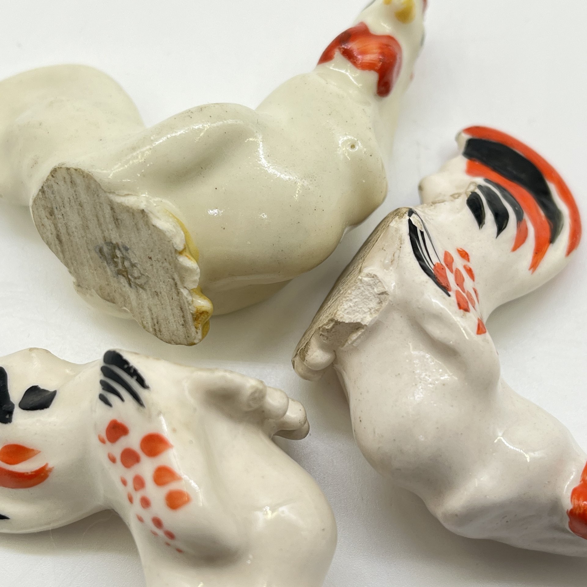 Набор из 3-х статуэток "Петушок" (под реставрацию), фарфор, роспись, Ленинградский фарфоровый завод (ЛФЗ), СССР, 1949-1950 гг.