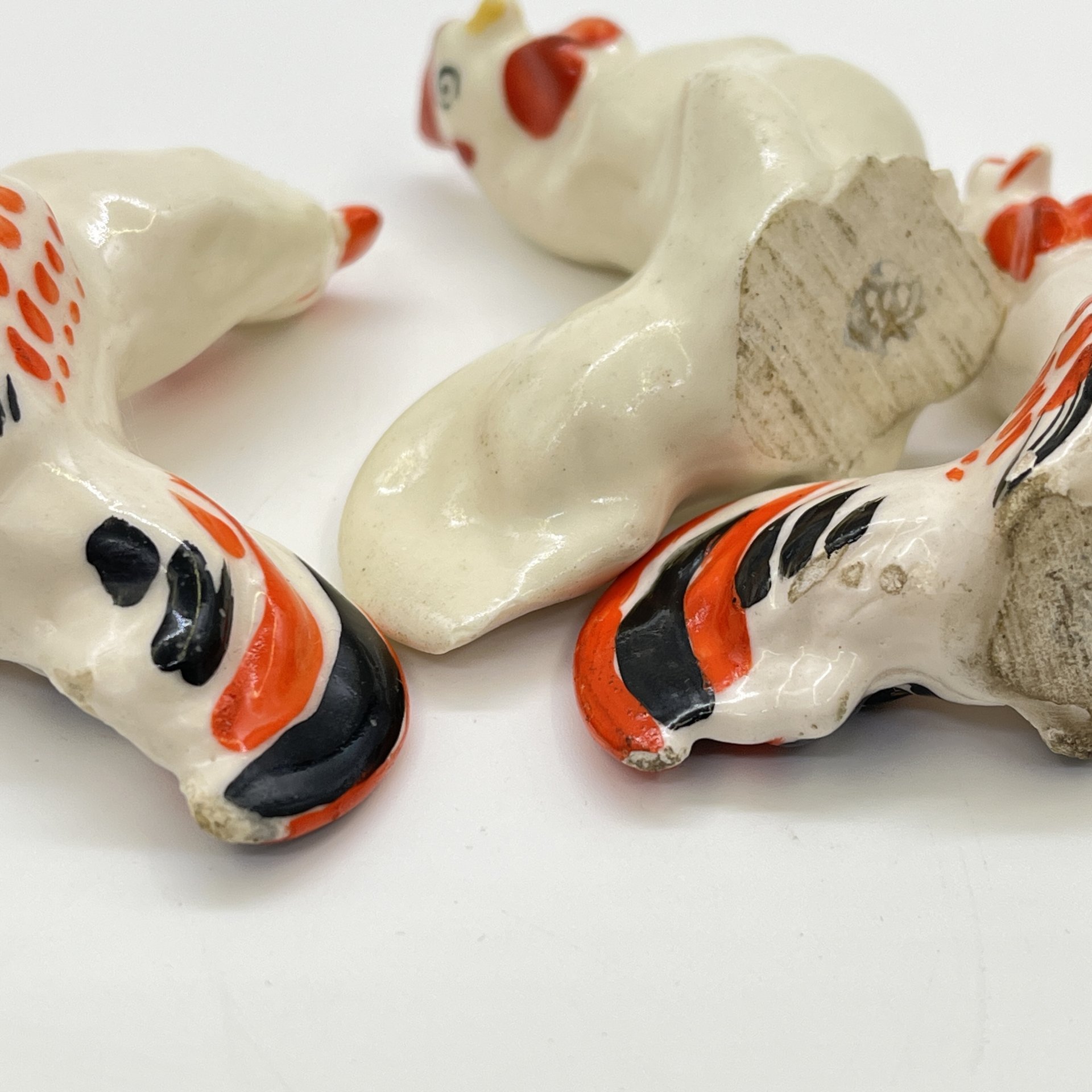 Набор из 3-х статуэток "Петушок" (под реставрацию), фарфор, роспись, Ленинградский фарфоровый завод (ЛФЗ), СССР, 1949-1950 гг.