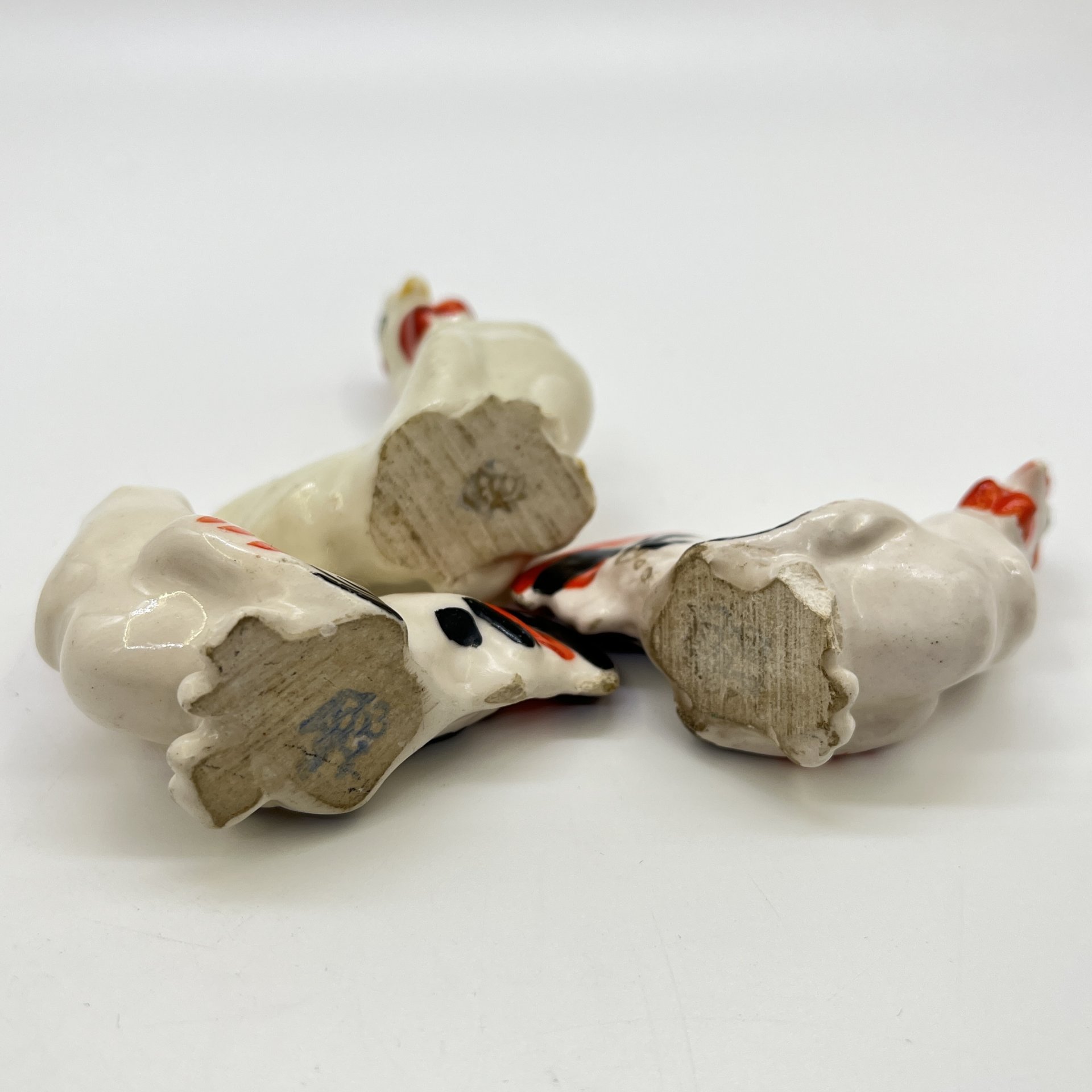 Набор из 3-х статуэток "Петушок" (под реставрацию), фарфор, роспись, Ленинградский фарфоровый завод (ЛФЗ), СССР, 1949-1950 гг.