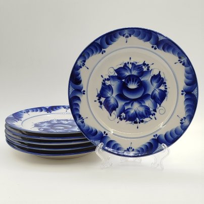 Набор из 6-ти десертных тарелок с цветочным декором, ав. Пятнова, фарфор, роспись, Гжельская фарфоровая мануфактура «Галактика», Российская Федерация, 1991-2015 гг.