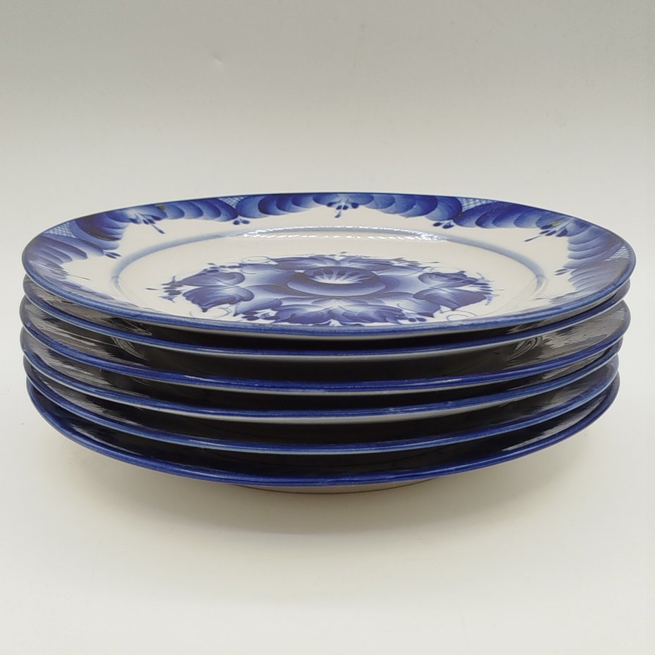 Набор из 6-ти десертных тарелок с цветочным декором, ав. Пятнова, фарфор, роспись, Гжельская фарфоровая мануфактура «Галактика», Российская Федерация, 1991-2015 гг.