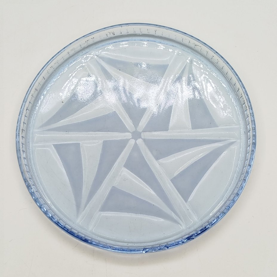 Набор для подачи крепких напитков (графин, рюмка, поднос) в стиле Art Deco, цветное стекло, матирование, Стеклозавод «Неман», Польша, 1925-1939 гг.