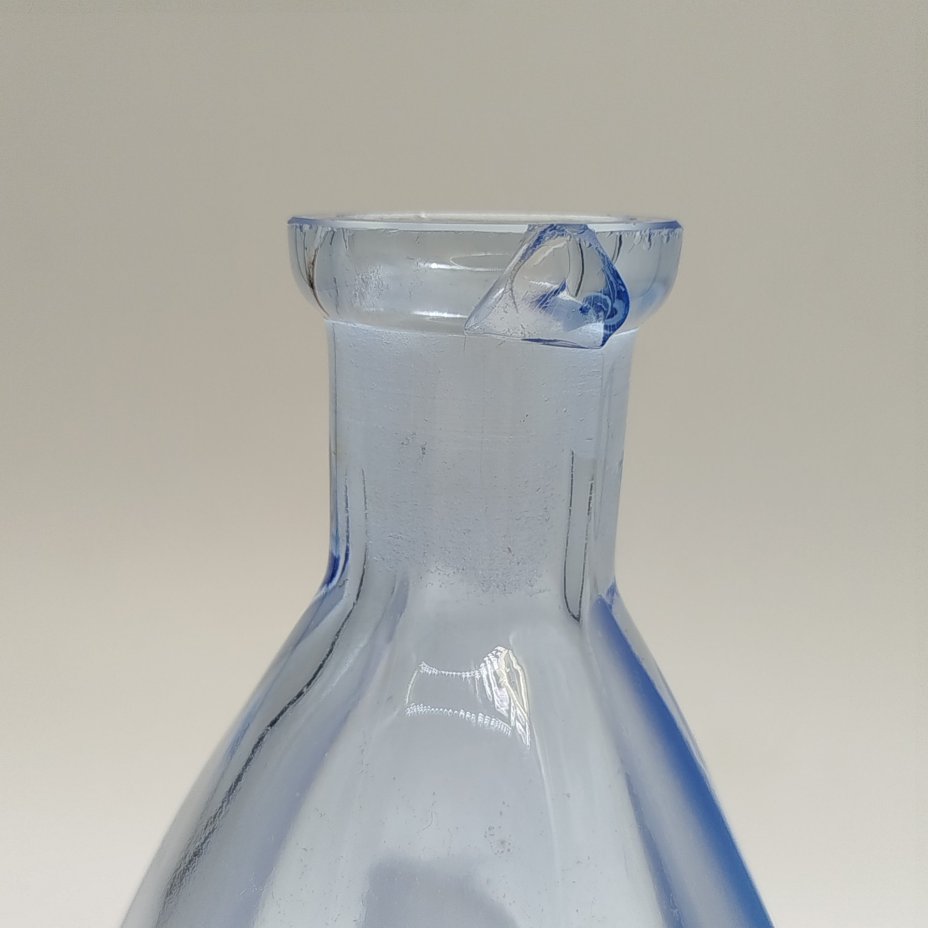 Набор для подачи крепких напитков (графин, рюмка, поднос) в стиле Art Deco, цветное стекло, матирование, Стеклозавод «Неман», Польша, 1925-1939 гг.