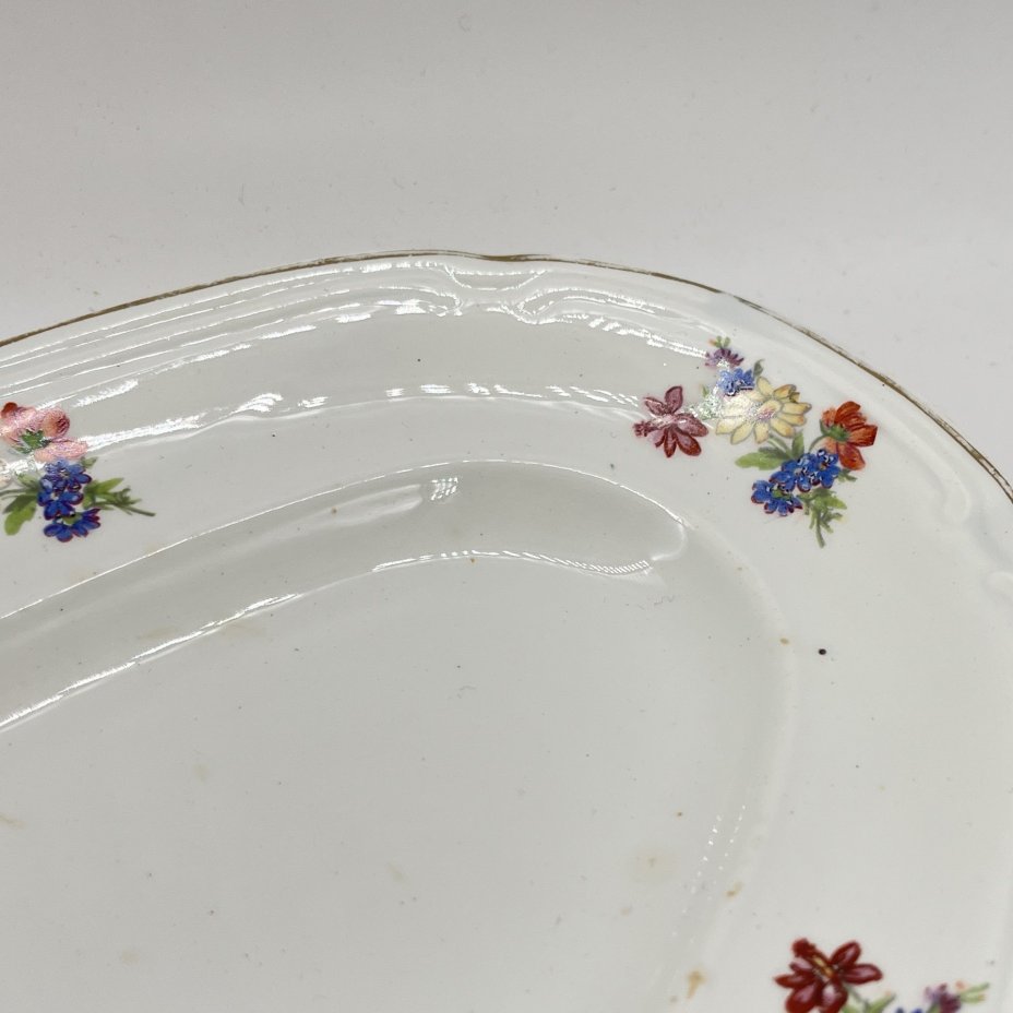 Блюдо овальной формы с цветочным декором, фаянс, деколь, золочение, Конаковский фаянсовый завод им. М.И. Калинина (ЗиК Конаково), СССР, 1952-1962 гг.