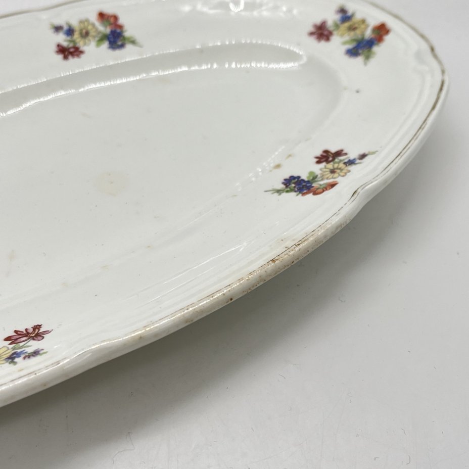 Блюдо овальной формы с цветочным декором, фаянс, деколь, золочение, Конаковский фаянсовый завод им. М.И. Калинина (ЗиК Конаково), СССР, 1952-1962 гг.