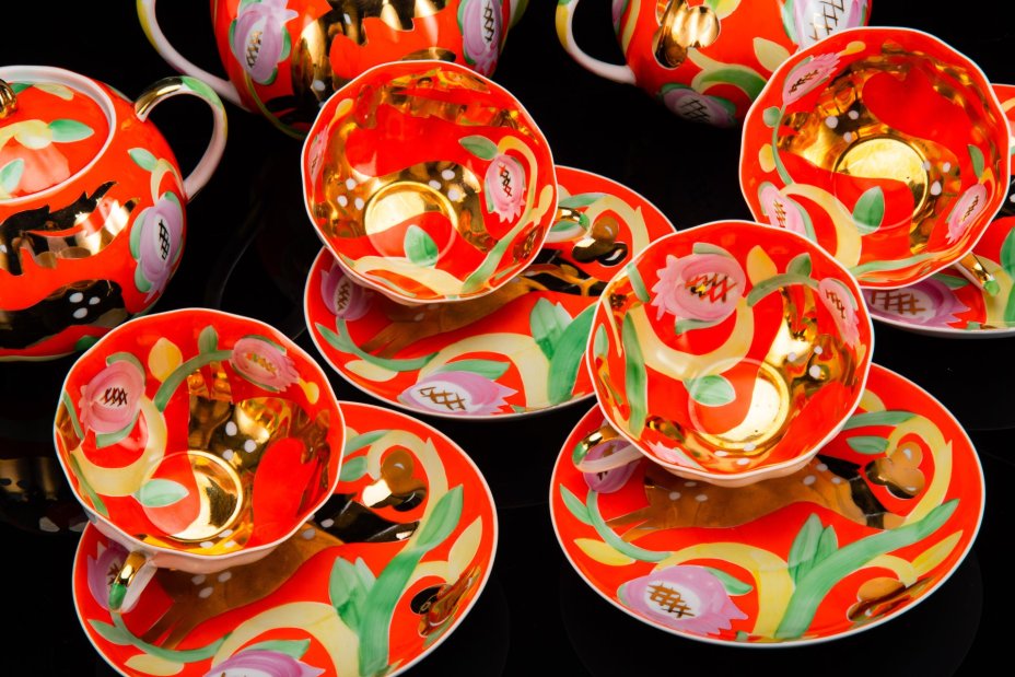 Сервиз чайный "Золотой олень" на 4 персоны (11 предметов), автор росписи П.В. Леонов, фарфор, крытье, роспись, золочение, Дулевский фарфоровый завод (Дулёво), СССР, 1968-1991 гг.