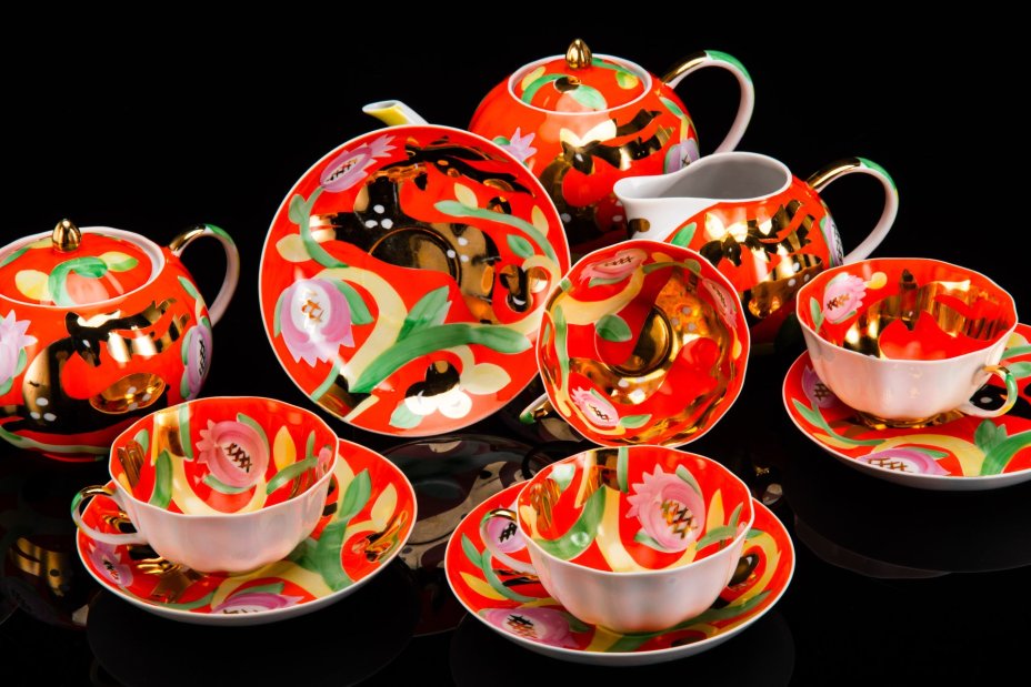 Сервиз чайный "Золотой олень" на 4 персоны (11 предметов), автор росписи П.В. Леонов, фарфор, крытье, роспись, золочение, Дулевский фарфоровый завод (Дулёво), СССР, 1968-1991 гг.