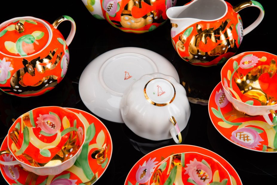 Сервиз чайный "Золотой олень" на 4 персоны (11 предметов), автор росписи П.В. Леонов, фарфор, крытье, роспись, золочение, Дулевский фарфоровый завод (Дулёво), СССР, 1968-1991 гг.