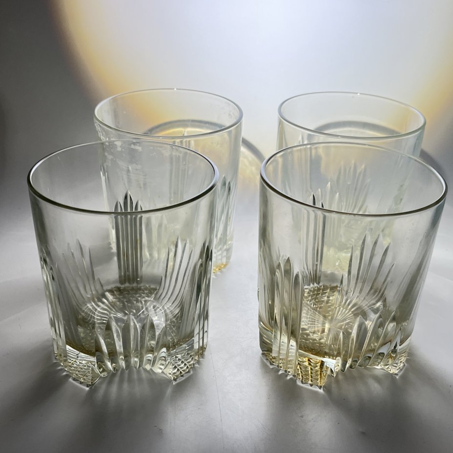 Набор из 4 стаканов для крепких напитков с резным декором, прессованное стекло, Италия, 1970-1990 гг.