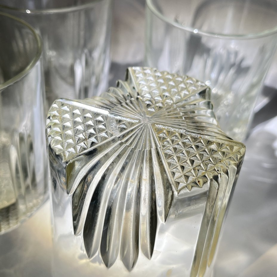 Набор из 4 стаканов для крепких напитков с резным декором, прессованное стекло