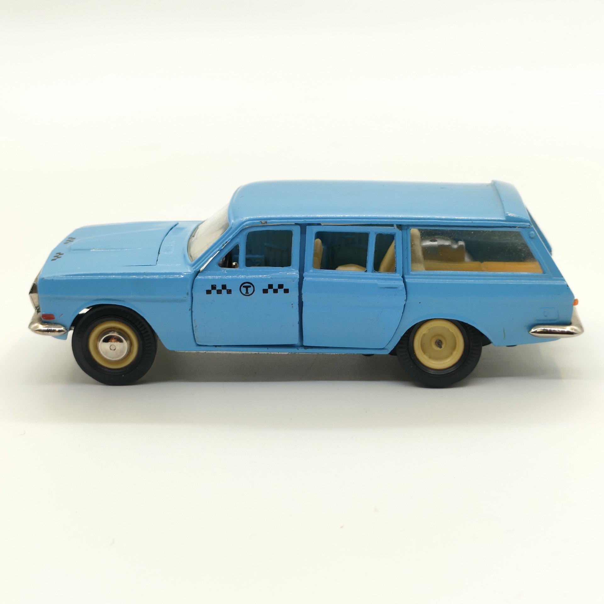 Модель автомобиля "Волга ГАЗ-24-02" (Такси), модель A13, металл, пластмасса, крашение, Саратовский завод «Тантал», СССР, 1986 г.