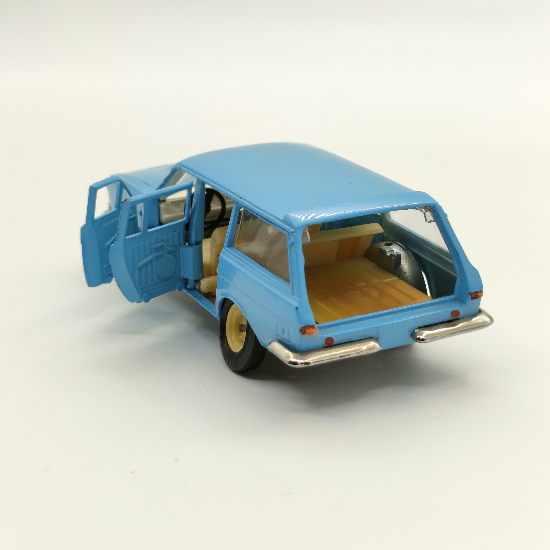 Модель автомобиля "Волга ГАЗ-24-02" (Такси), модель A13, металл, пластмасса, крашение, Саратовский завод «Тантал», СССР, 1986 г.