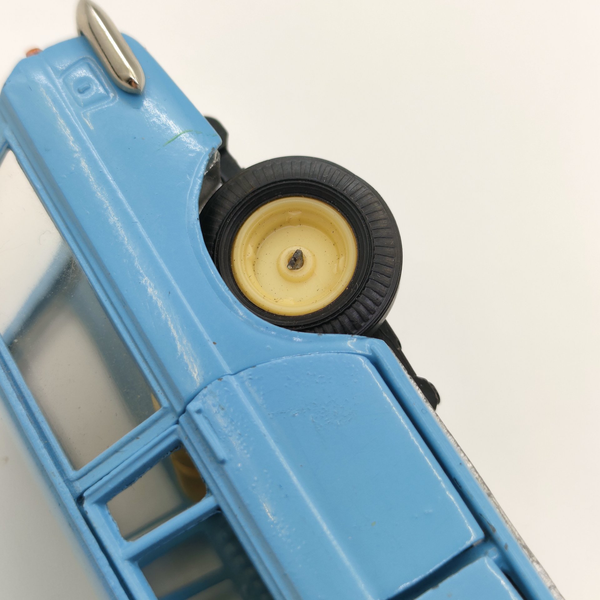 Модель автомобиля "Волга ГАЗ-24-02" (Такси), модель A13, металл, пластмасса, крашение, Саратовский завод «Тантал», СССР, 1986 г.