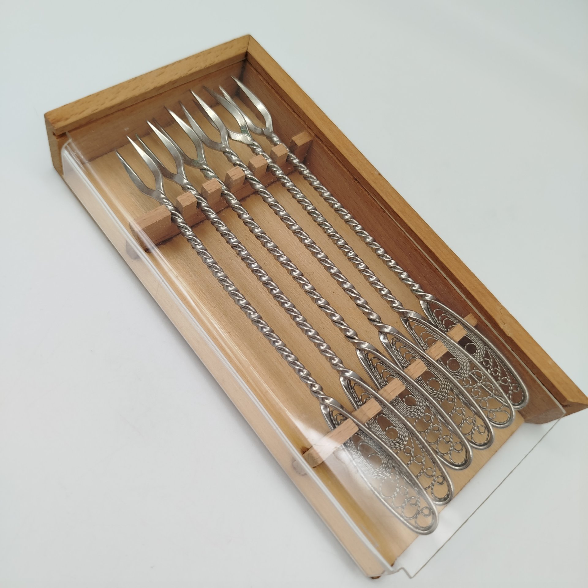 Набор вилок для лимона на 6 персон с витыми ручками и сканным узором (в кофре)