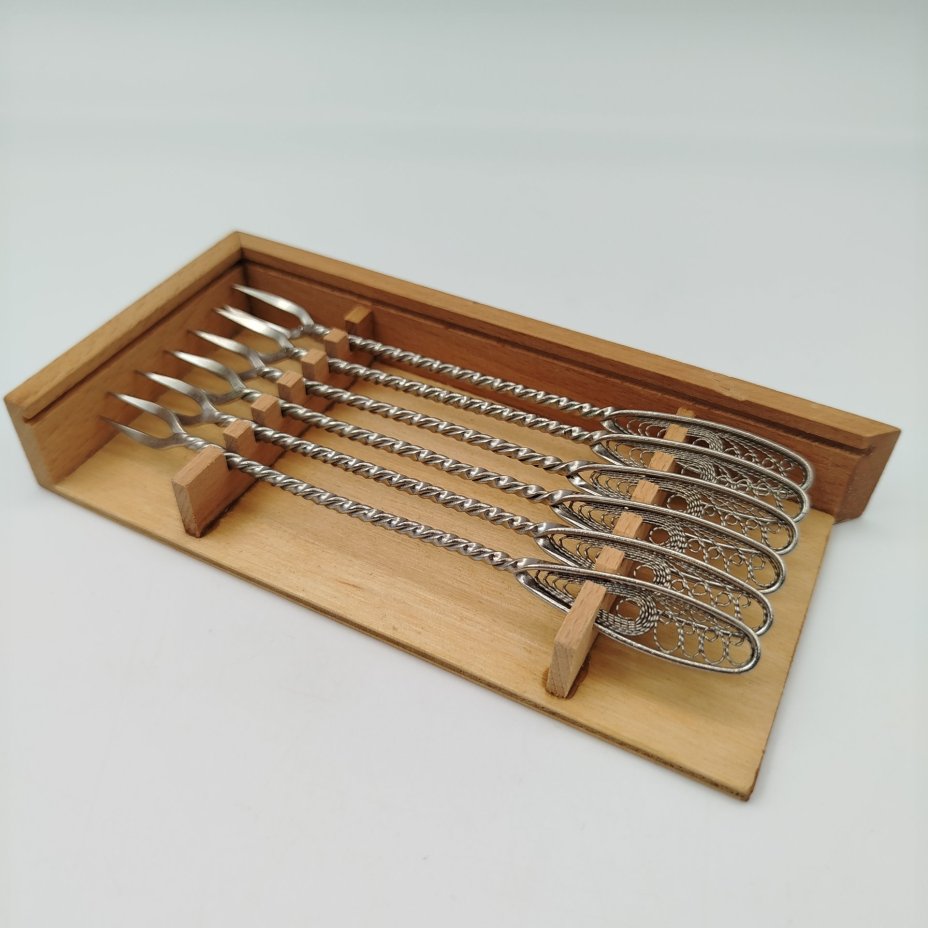 Набор вилок для лимона на 6 персон с витыми ручками и сканным узором (в кофре)