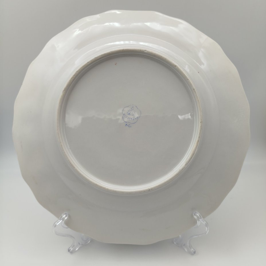 Блюдо круглой формы, декорированное розами, фарфор, деколь, Коростенский фарфоровый завод (КФЗ), СССР, 1953-1957 гг.