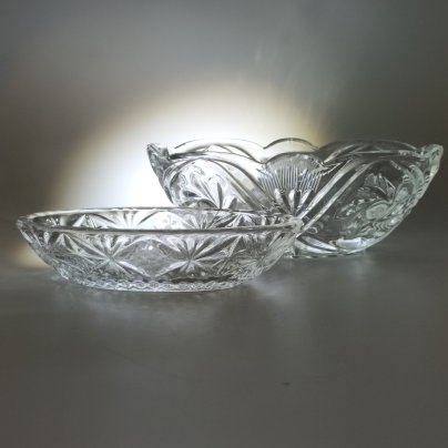 Пара вазочек (конфетниц) с цветочным декором (в подборе), стекло, пресс, матирование, СССР, 1970-1990 гг.