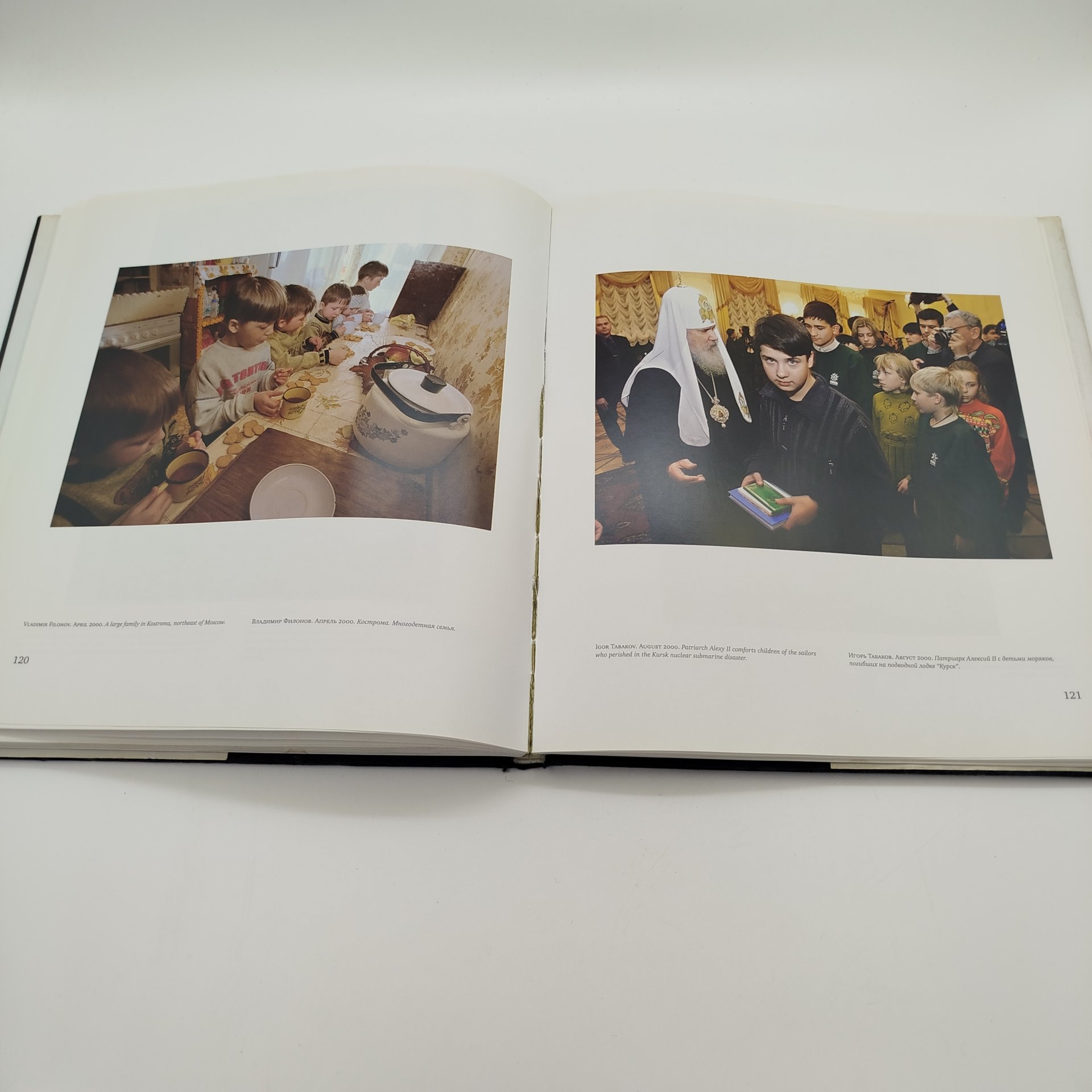 Фотоальбом "Отражения. Десятилетие в фотографиях. 1992-2002 / Reflections. A Decade in Photographs. 1992-2002",  The Moscow Times, ООО "Юнайтед Пресс", бумага, печать, Российская Федерация, 2002 г.