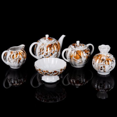 Сервиз чайный "Золотая осень" на 6 персон (24 предмета), форма "Тюльпан", автор формы С.Е. Яковлева, автор росписи Н.П. Славина, фарфор, деколь, люстр, золочение, Ленинградский фарфоровый завод (ЛФЗ), Россия, 1991-2005 гг.