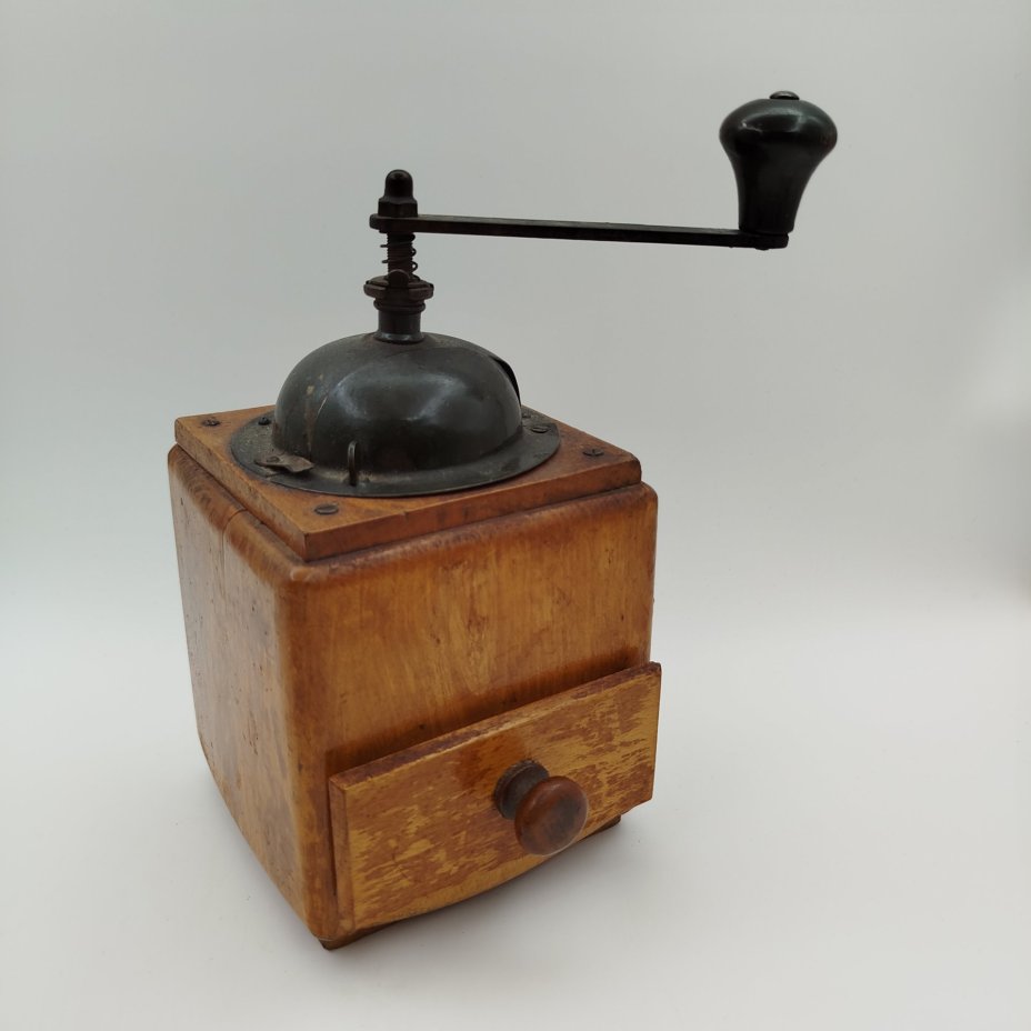 Кофемолка ручная (винтажная), дерево, металл, Европа, 1930-1960 гг.