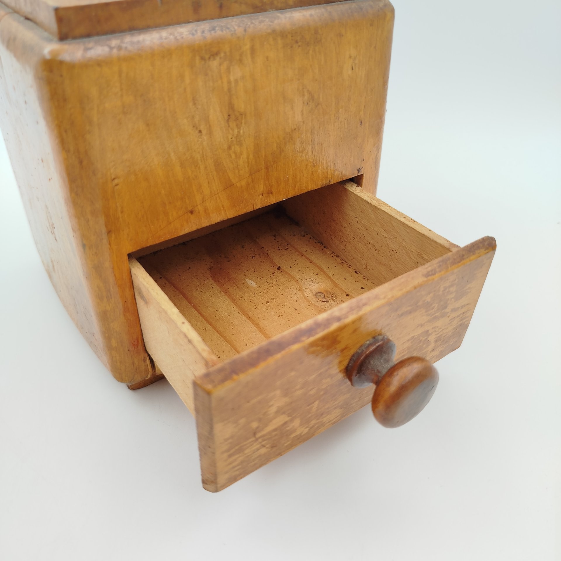 Кофемолка ручная (винтажная), дерево, металл, Европа, 1930-1960 гг.