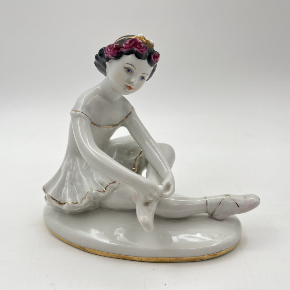 Статуэтка "Маленькая балерина", автор С.Б. Велихова, фарфор, роспись, золочение, Ленинградский фарфоровый завод (ЛФЗ), СССР, 1960-1980 гг.